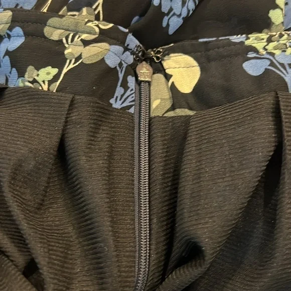 Gap Pleated Navy Floral Skirt Size 12 - Picture 6 of 8